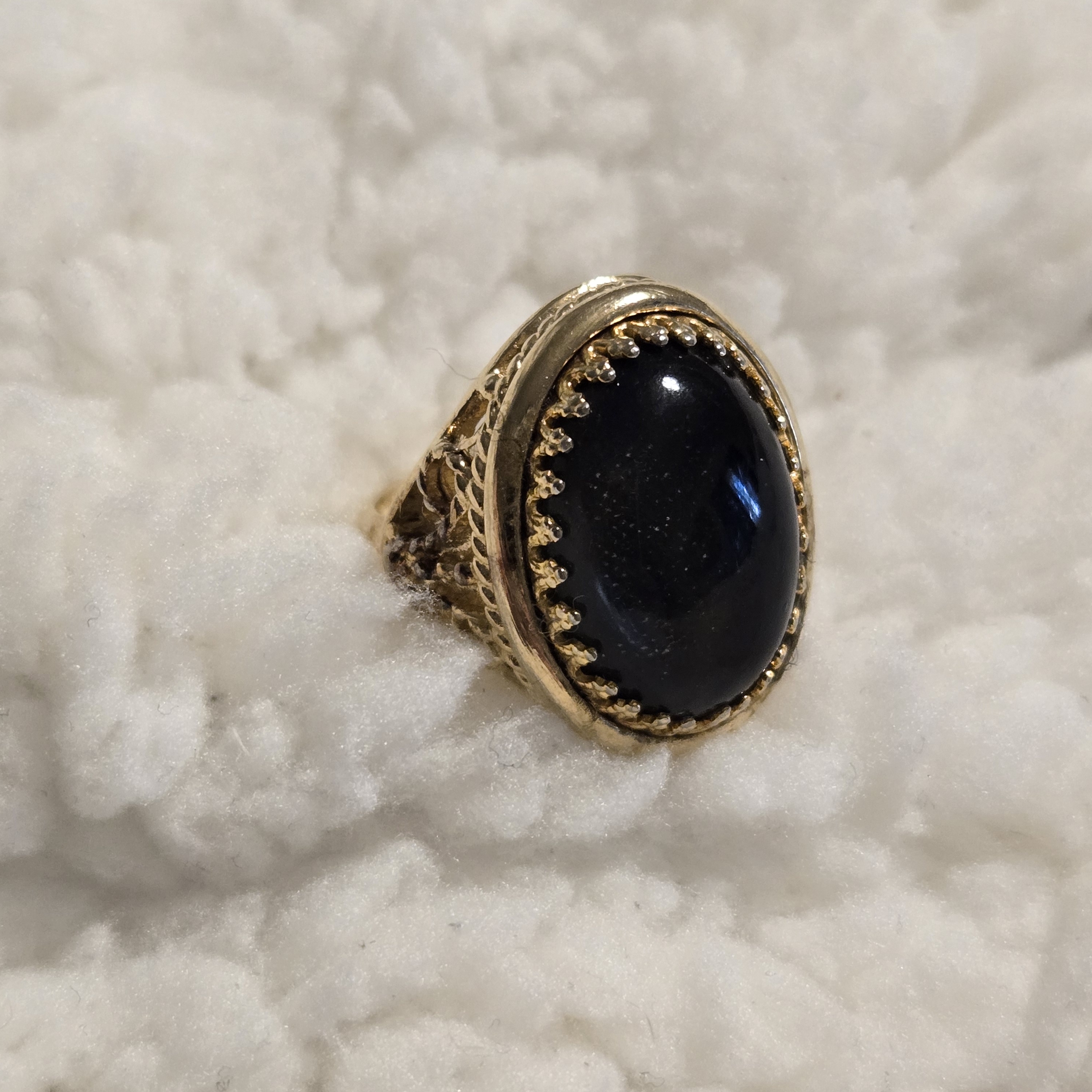 1974 Gold Tone Cabochon Ring Pat. No. 3.802.945